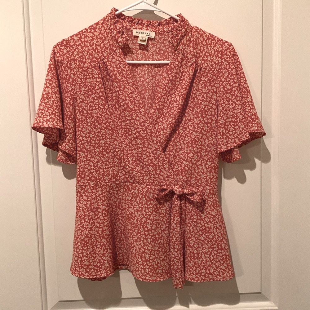 Monteau LA dainty blouse in rust and white.  Faux wrap.  Size L.